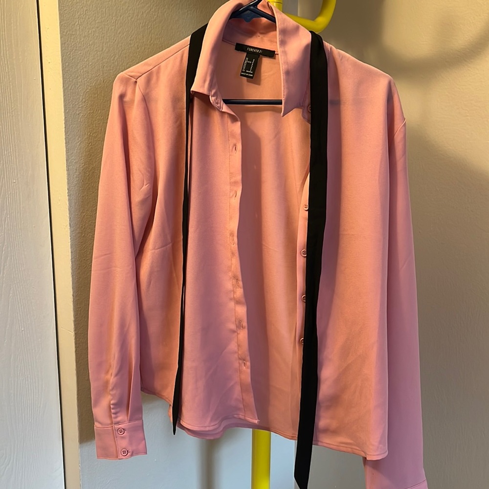 Forever 21 pink blouse w black tie